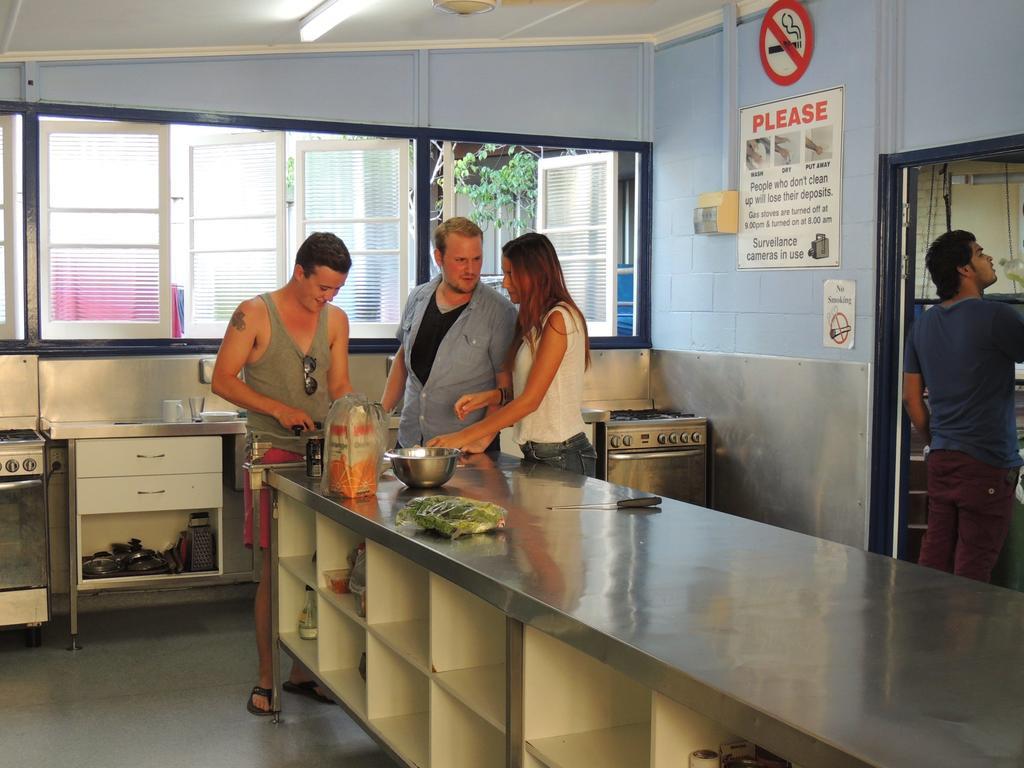 Reef Lodge Backpackers Townsville Exterior photo