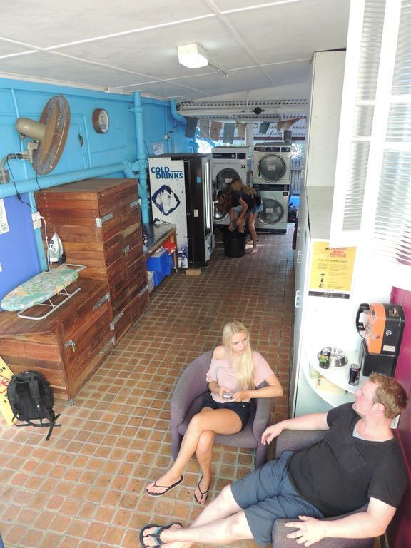 Reef Lodge Backpackers Townsville Exterior photo